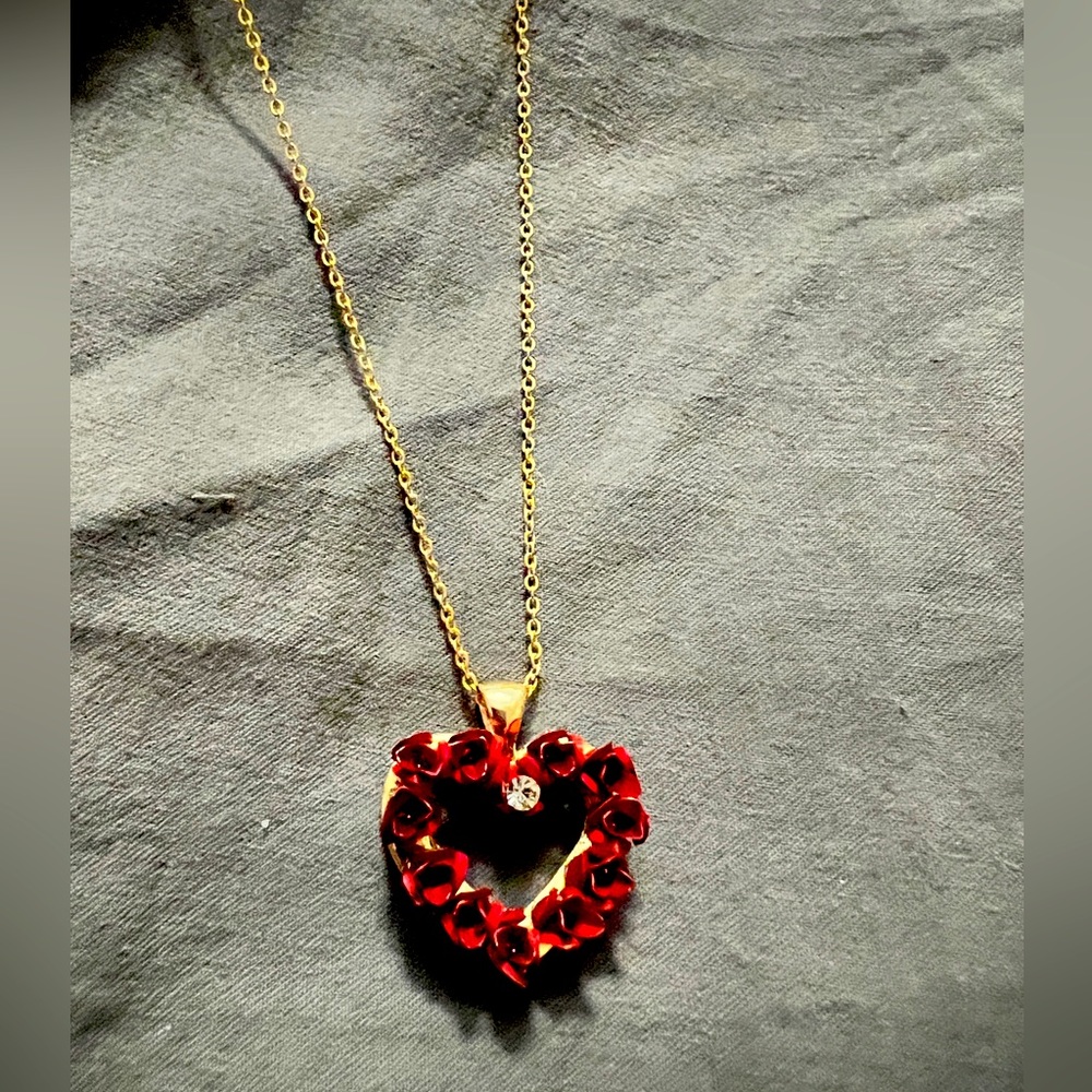 Rose accent necklace with chain.